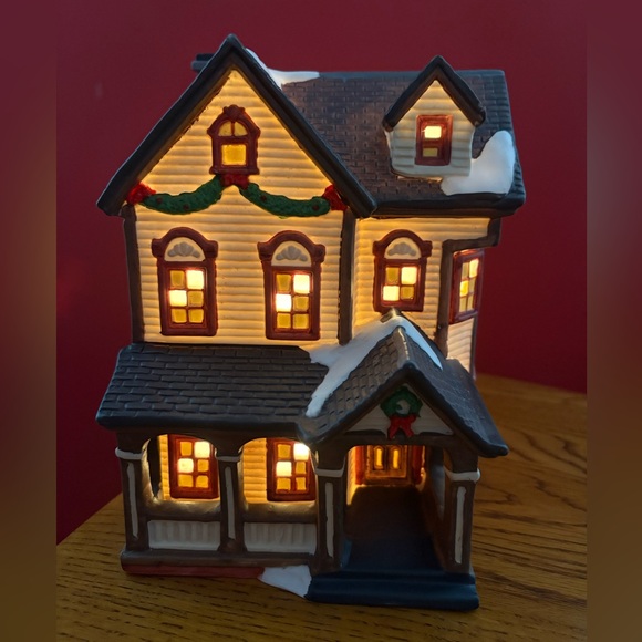Other - 1996 Dickens collectible Victorian series porcelain lighted  house